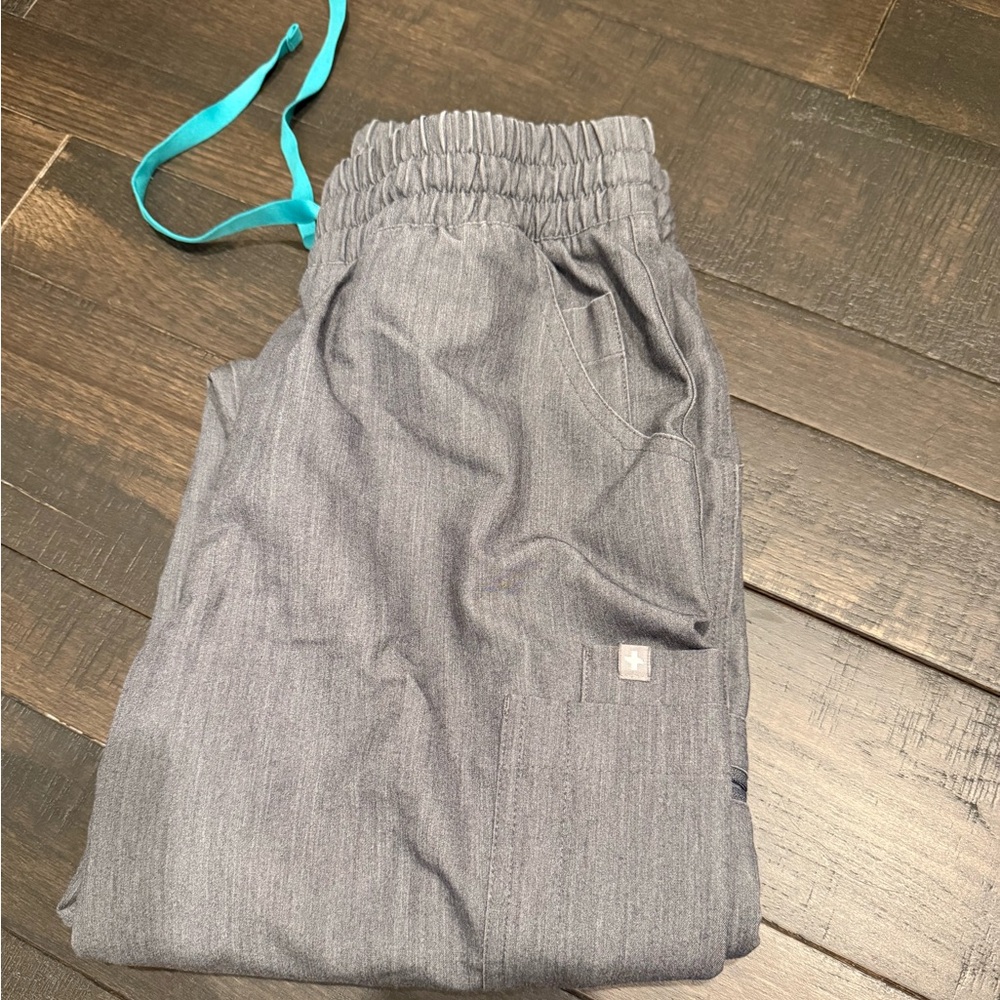 Figs women’s graphite yola high waisted petite skinny scrub pants S